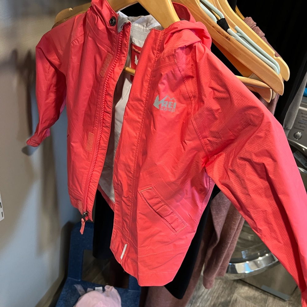 3T coral/pink REI raincoat. Lightly used.